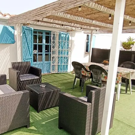 Surf House Villa