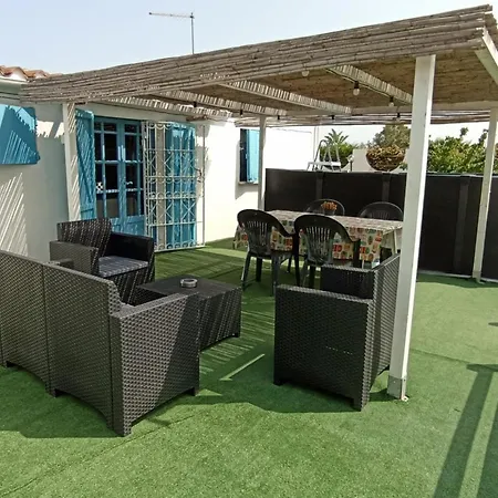 Surf House *