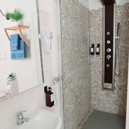 Surf House Villa *